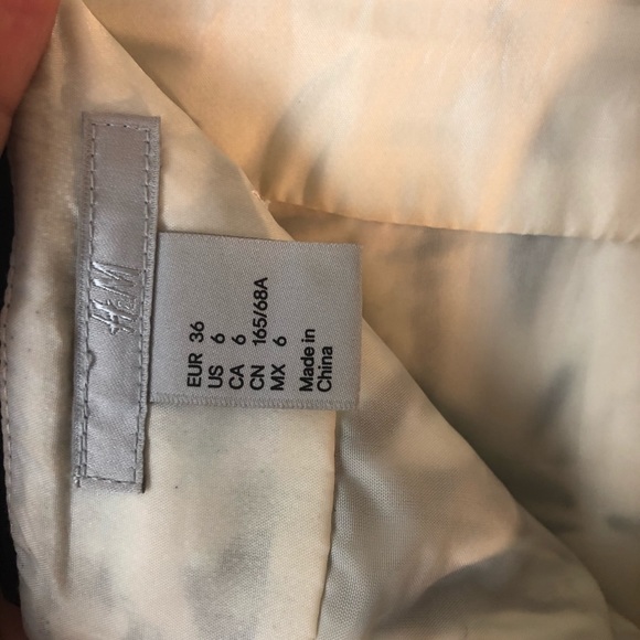 Sequined floral design skirt - Picture 3 of 3